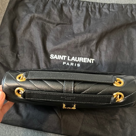 Saint Laurent Medium Envelope bag in Black - Picture 3 of 6